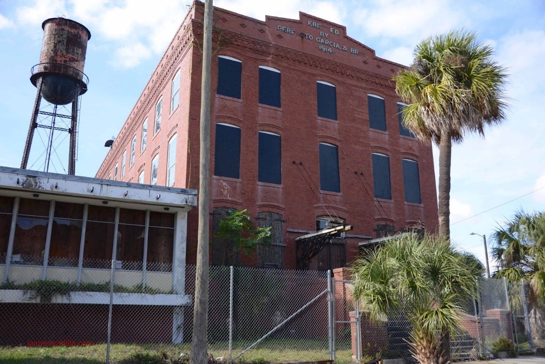 perfecto 1 front of perfecto garcia cigar factory tampa 2020