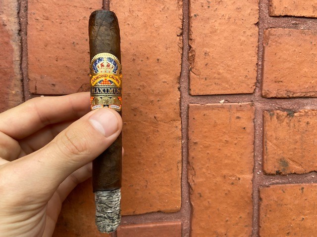 maxfirstthird1 diamond crown maximus cigar
