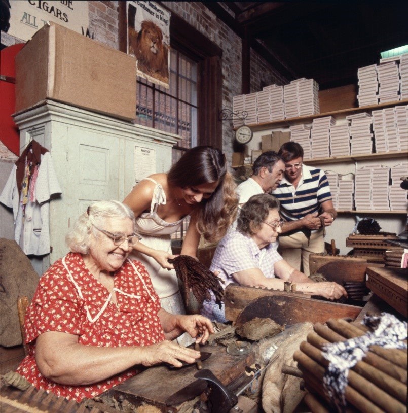 ybor5 cigar rolling