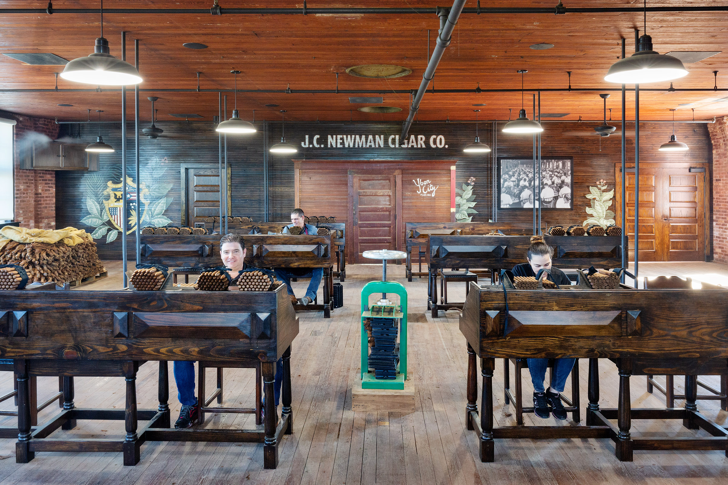 el reloj tampa cigar factory rolling floor. three handrollers.