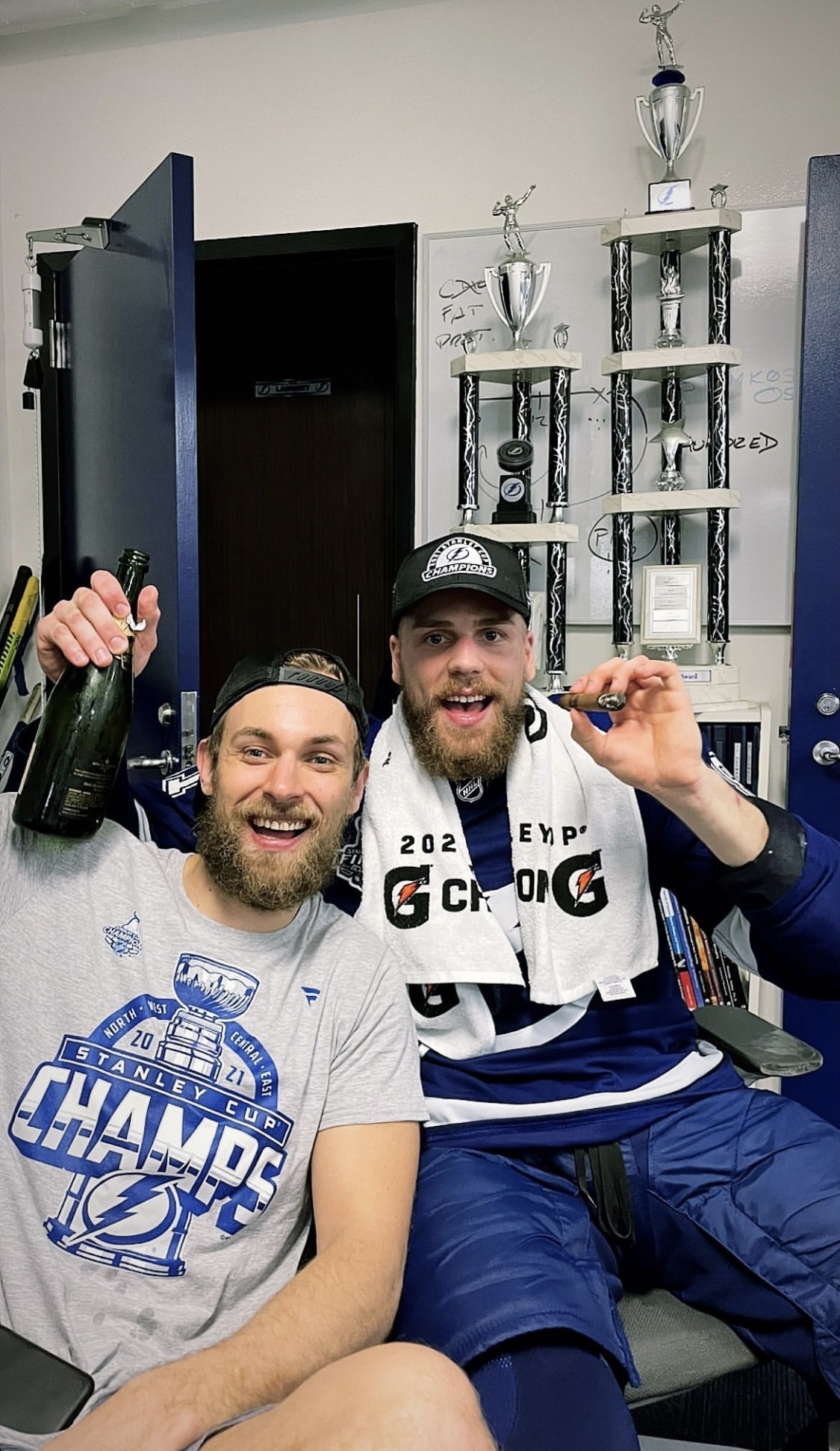 IMG_1754 tampa bay lightning players celebrate with jc newman cigars