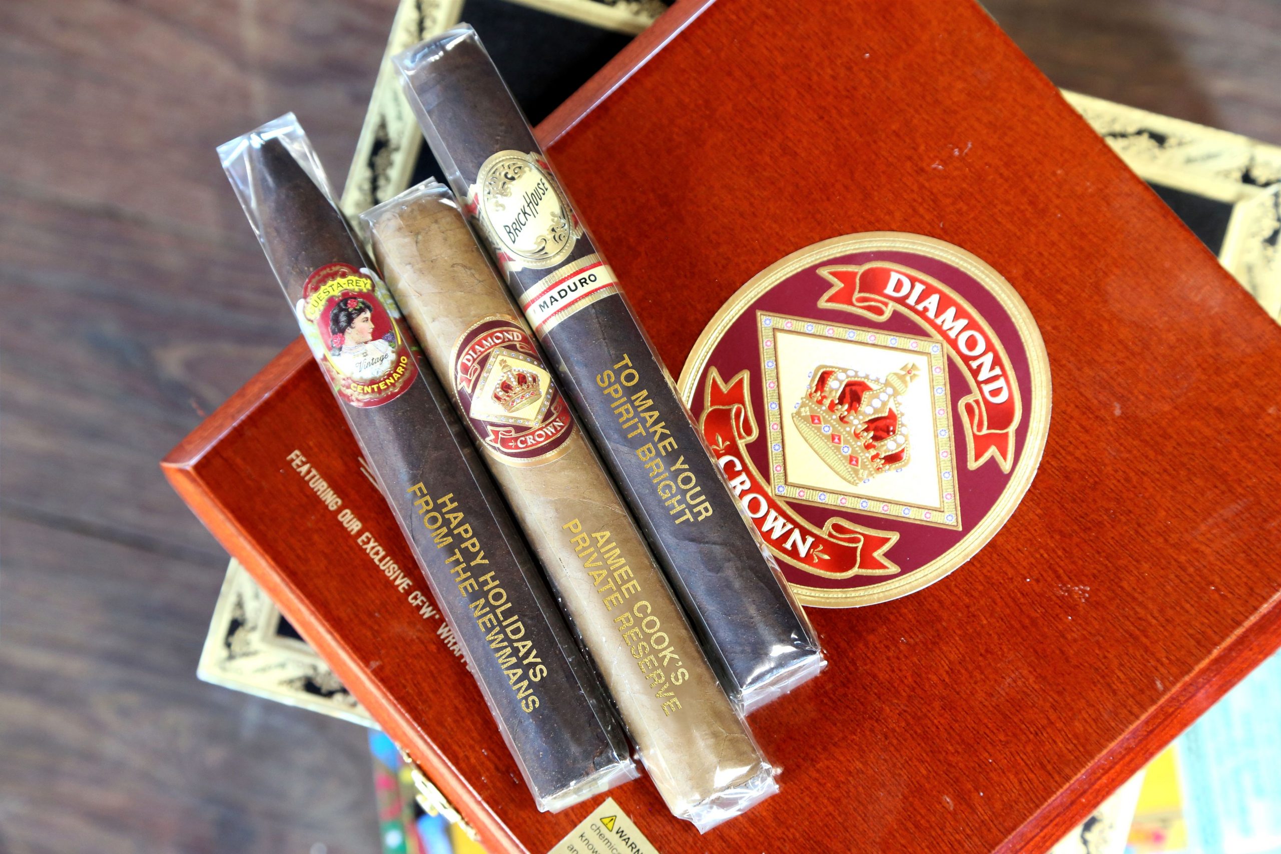 imprinting imprinted cellophane on a brick house cigar diamond crown cigar and cuesta rey cigar