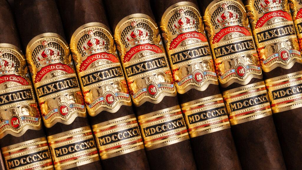 0 Diamond Crown Maximus Cigars lined up and close up on bands