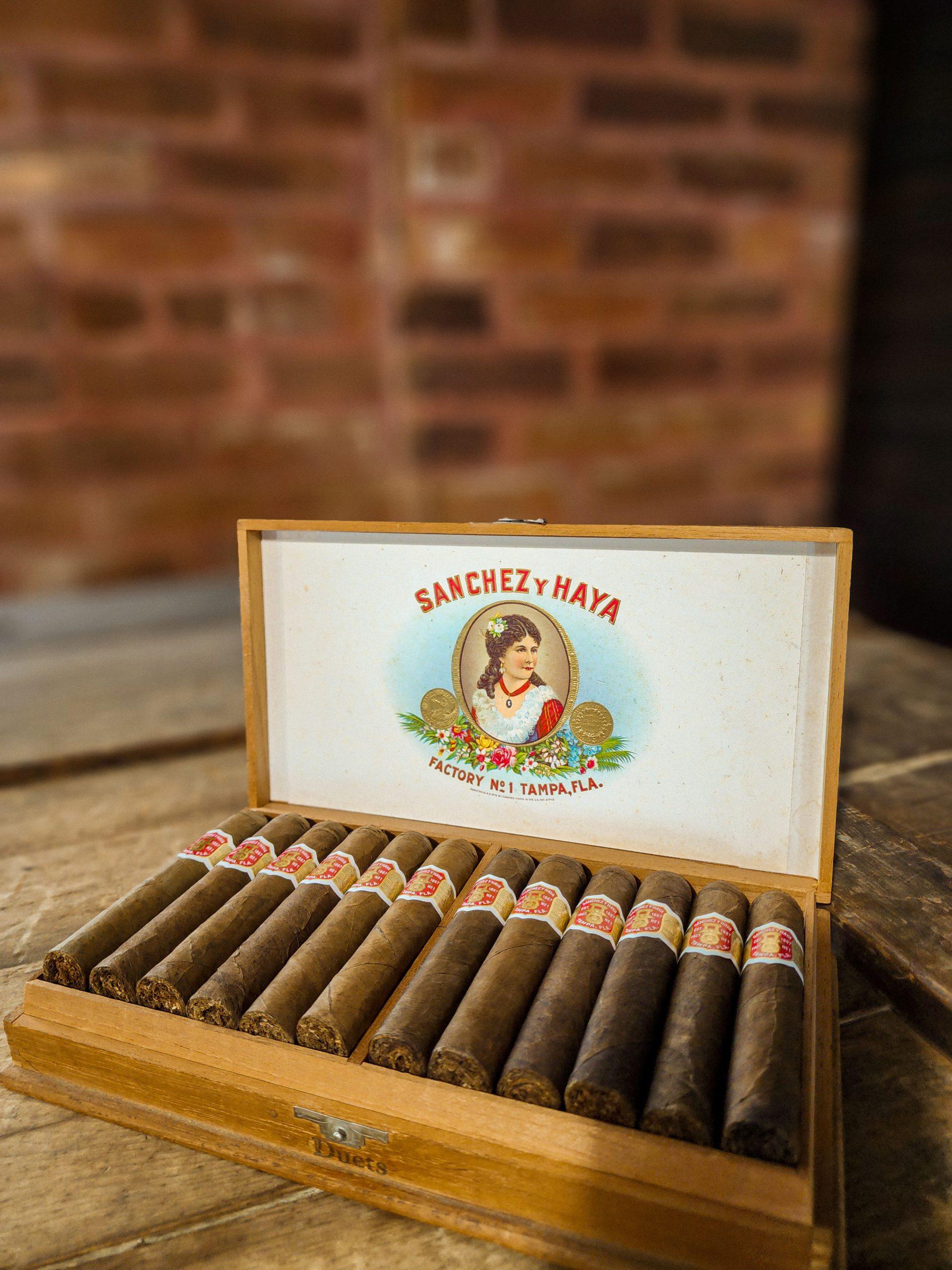 Sanchez y Haya cigars open box