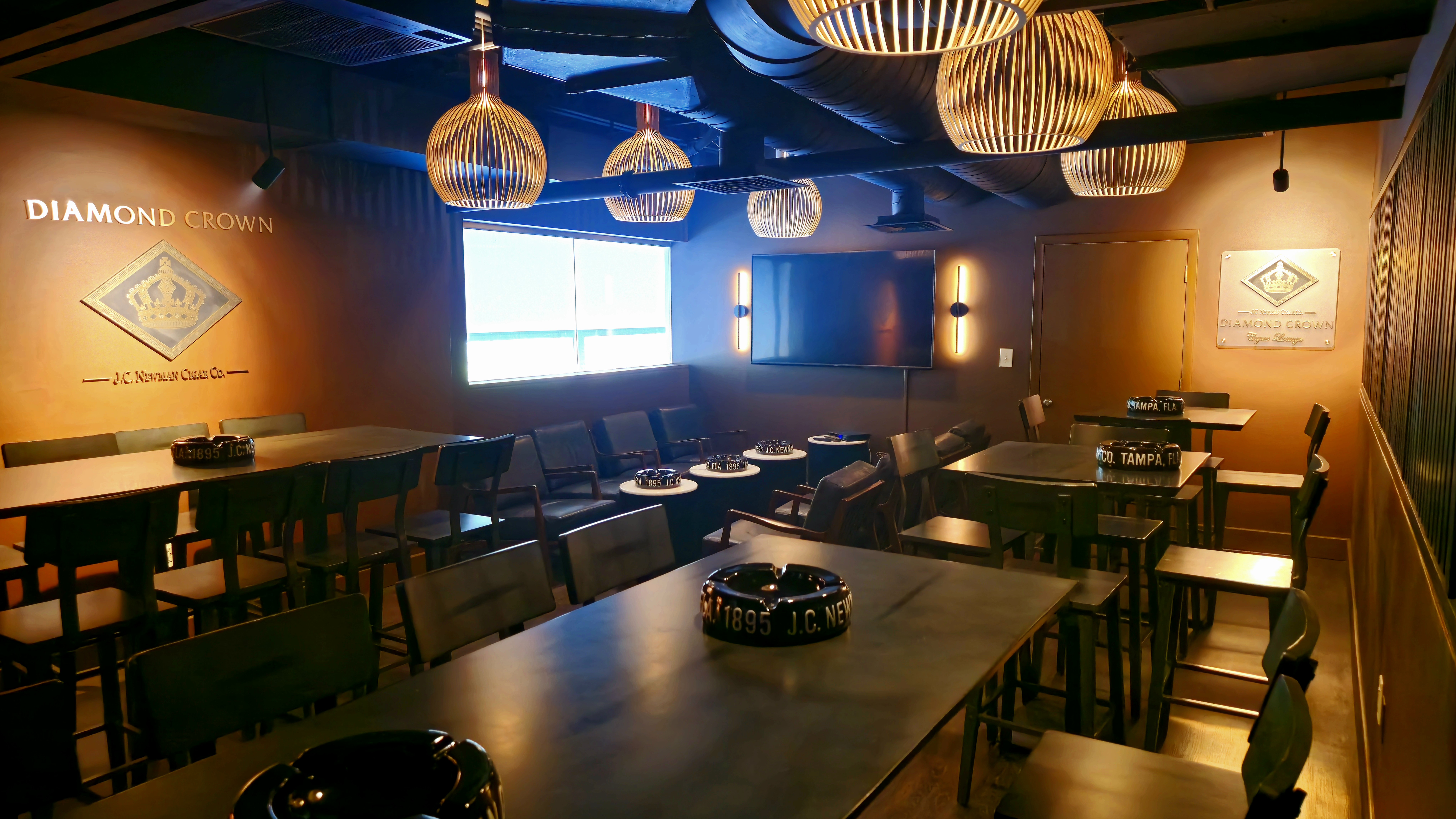corona tampa diamond crown cigar lounge